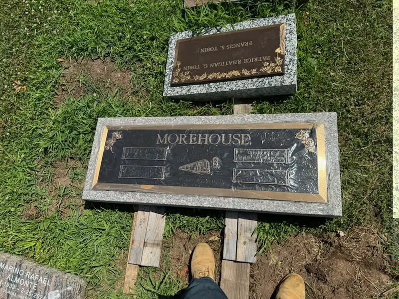 Bronze grave marker — gallery image 4